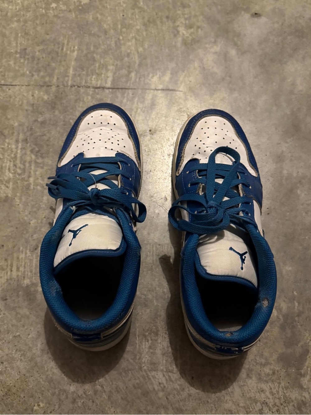 Nike Kids White and Blue Low-Top Sneakers